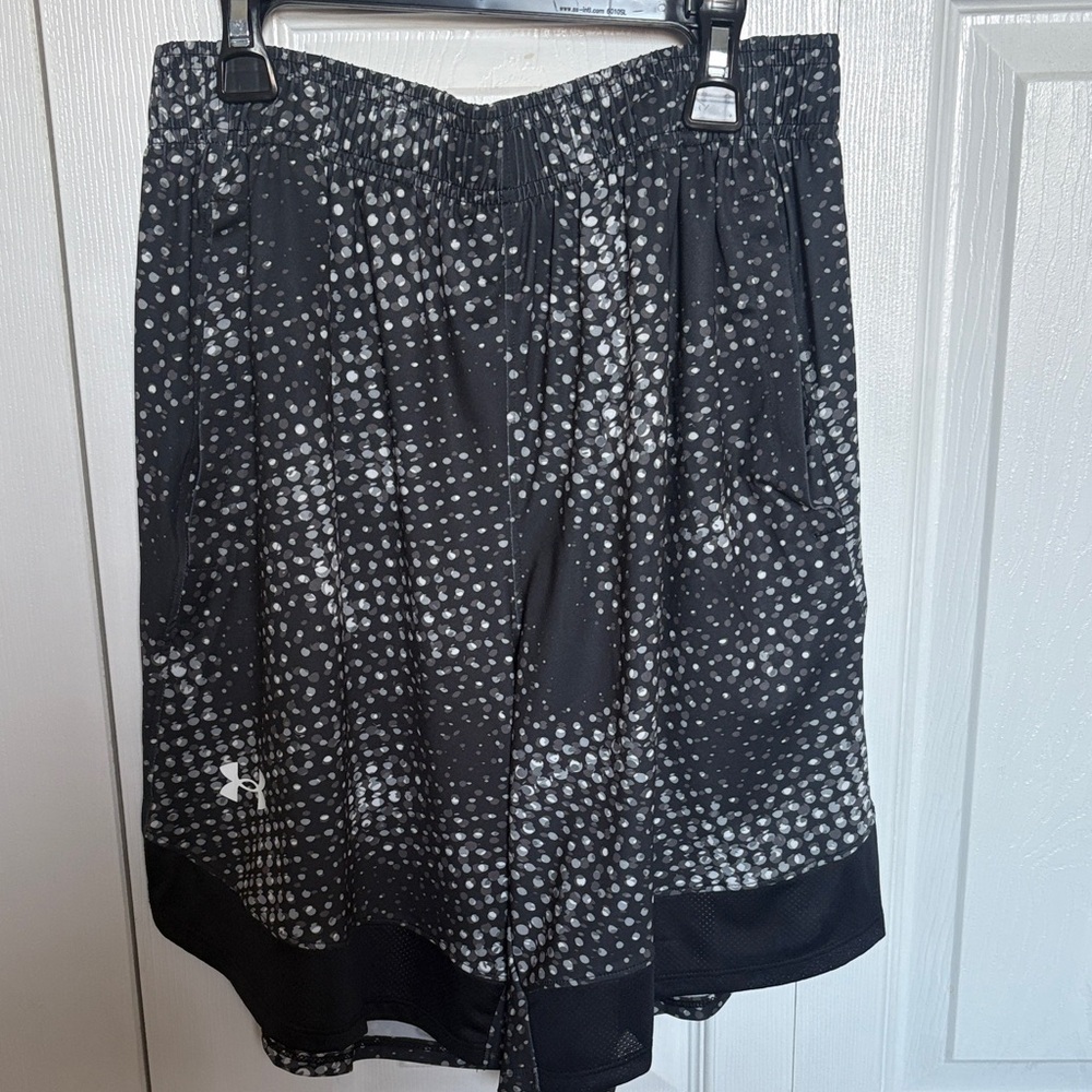 Under Armour Mens Black and Gray Athletic Shorts